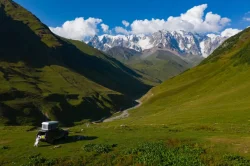 car-svaneti-georgia.webp